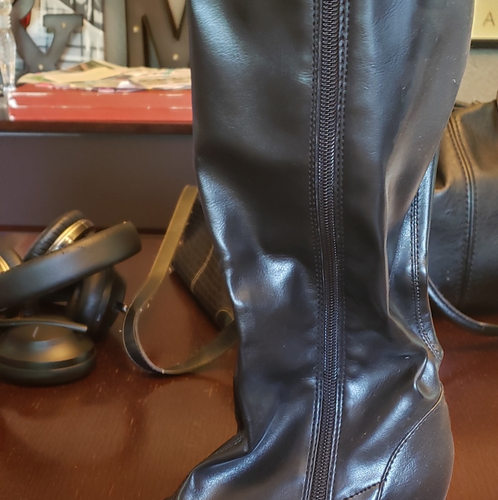 Women's black boots